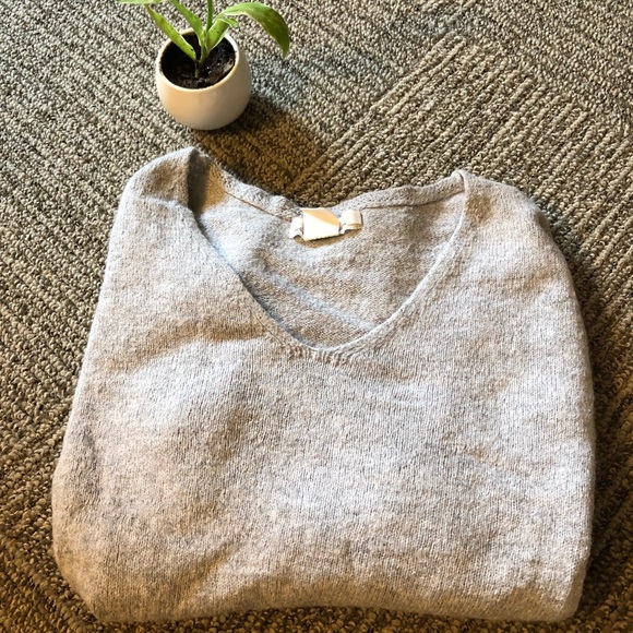 Soft, tight fitting grey fall sweater! - Picture 1 of 5